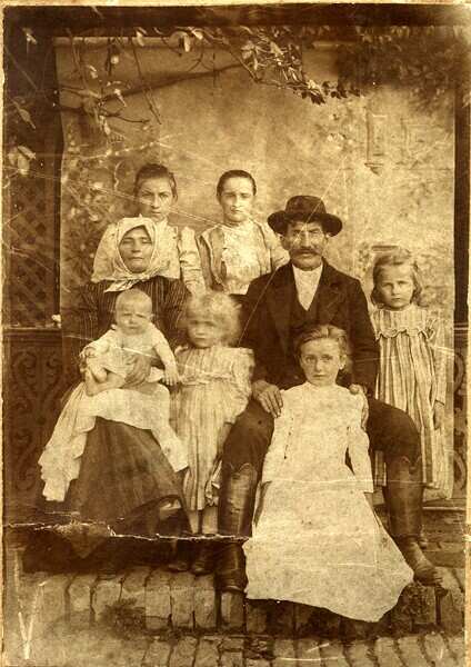 Kisv�ci parasztcsal�d 
