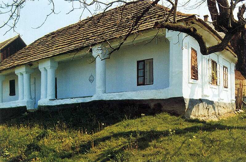 Lak�h�z Kelem�ren 