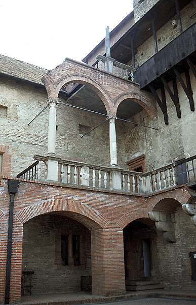 Simontornya, loggia 