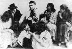 22. Lakatos P�ter heged�vel k�s�rt dalbet�tes mes�t mond. Rozs�ly (Szabolcs-Szatm�r megye), 1950-es �vek (B�res Andr�s: 