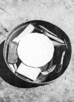 93. Az �lom�nt�shez el�k�sz�tett t�rgyak, Dercen (Bereg megye). K. Kov�cs L�szl� felv�tele, 1940 (N�prajzi M�zeum, Budapest)