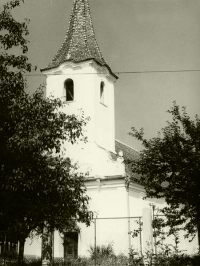 A b�rk�si reform�tus templom, melybe be�p�tett�k az �gotak�vesdi templom k�veit