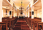 Evang�likus templombels� az olt�rral (V�rpalota) (88 KB)