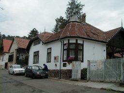 Sz�nyi egykori lak�h�za �s m�terme.