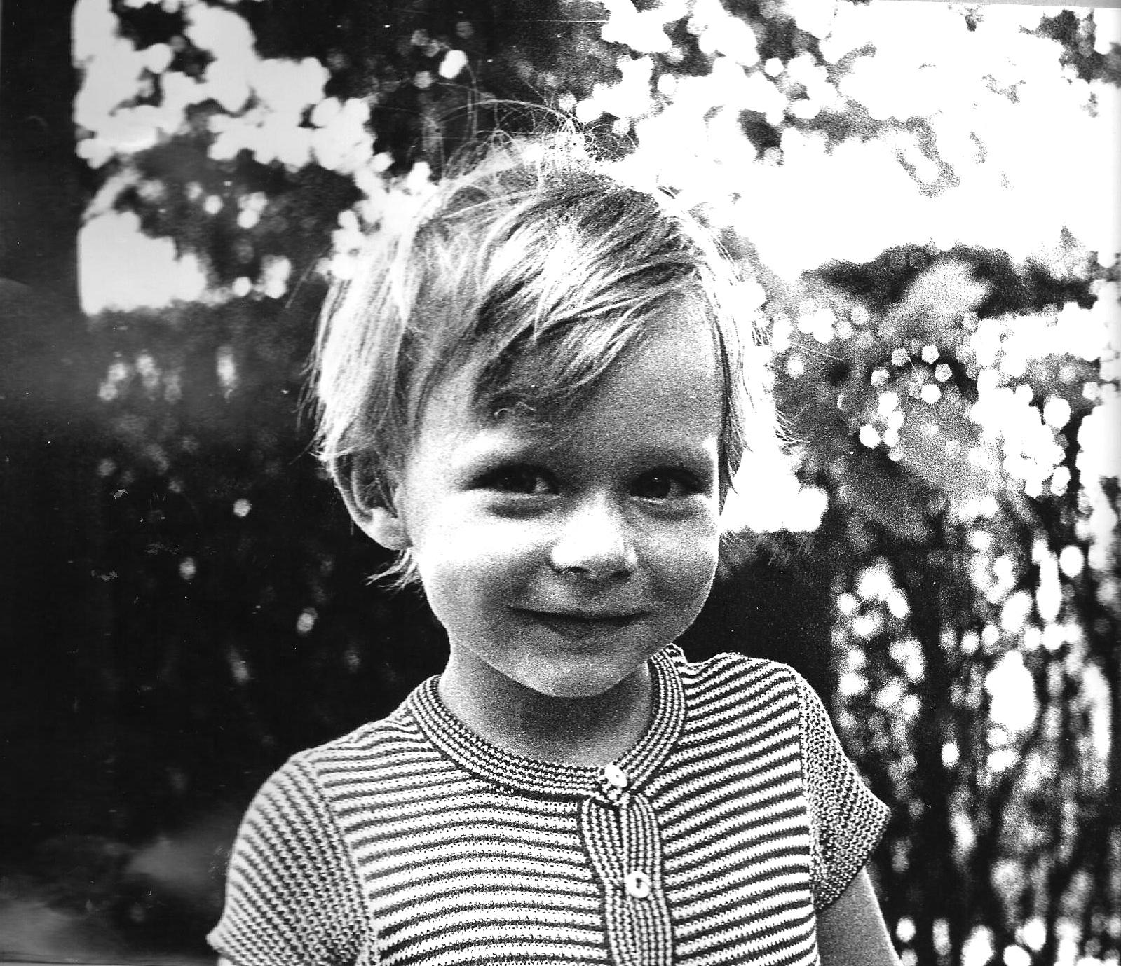 Do la nomo de mia filo jam estas Nikola Legnani-Pfisterer.