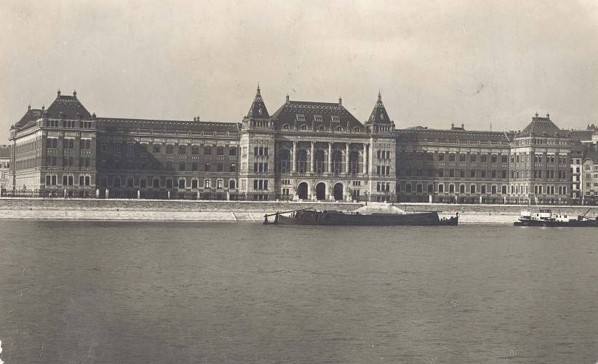 13. kép - A műegyetem központi épülete 1910 körül